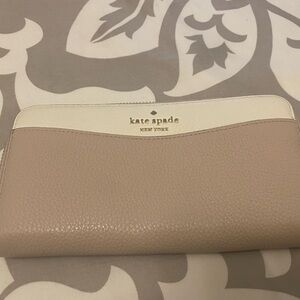 Kate Spade Tan and Cream Minimalist Wallet
